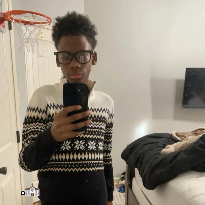 @2findclothes