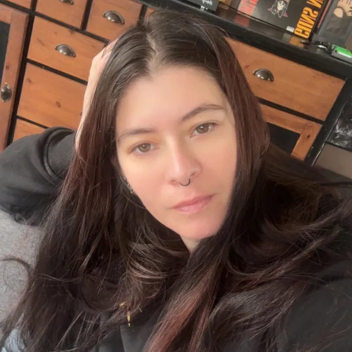 emi_lie56