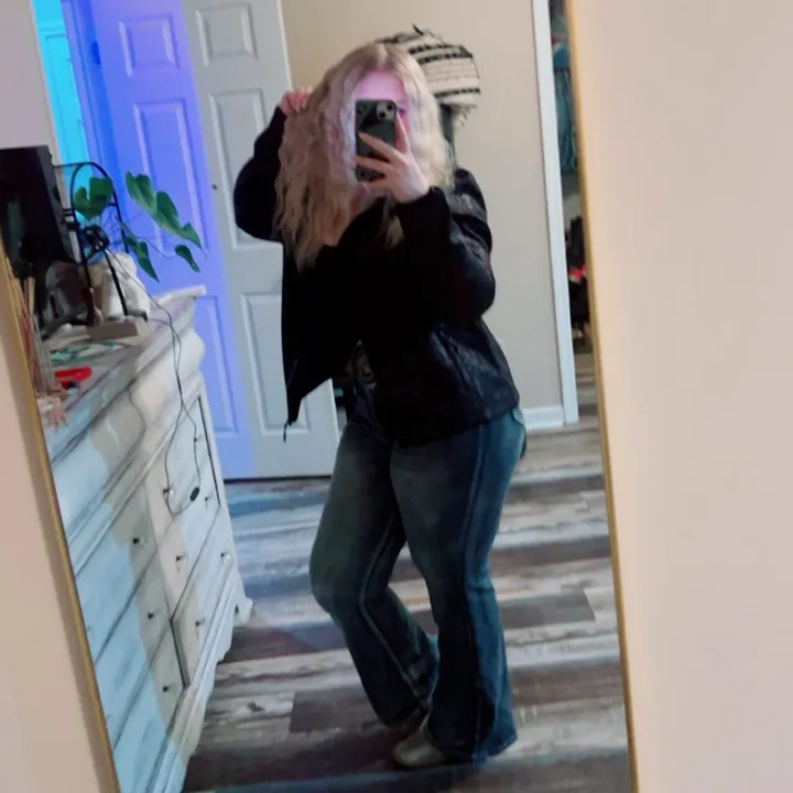 your_local.blonde47
