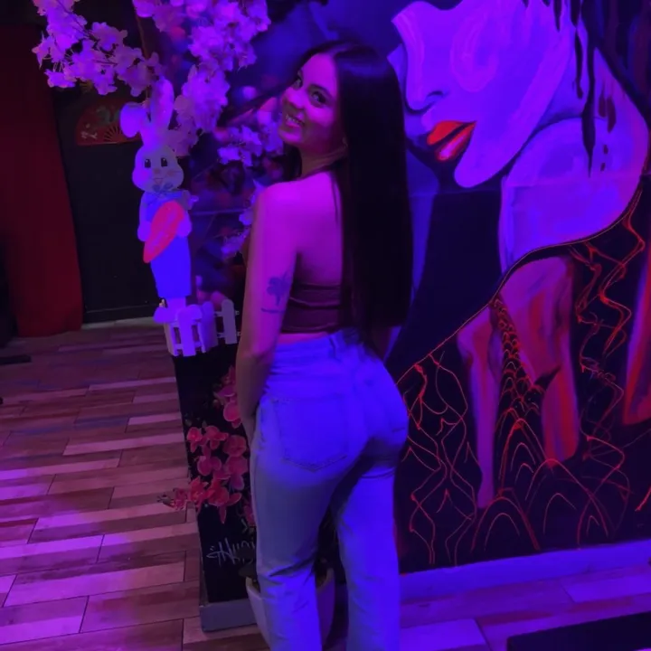 @juliaisbomb.com