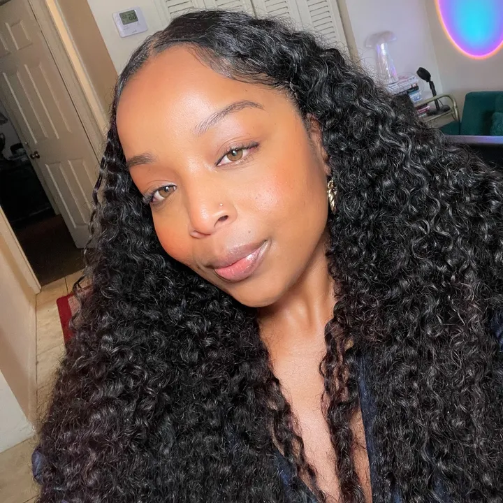 curlycurvychic