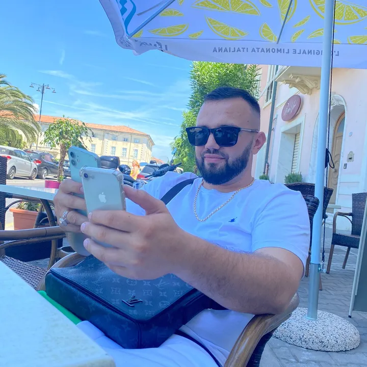 kelaxhja1