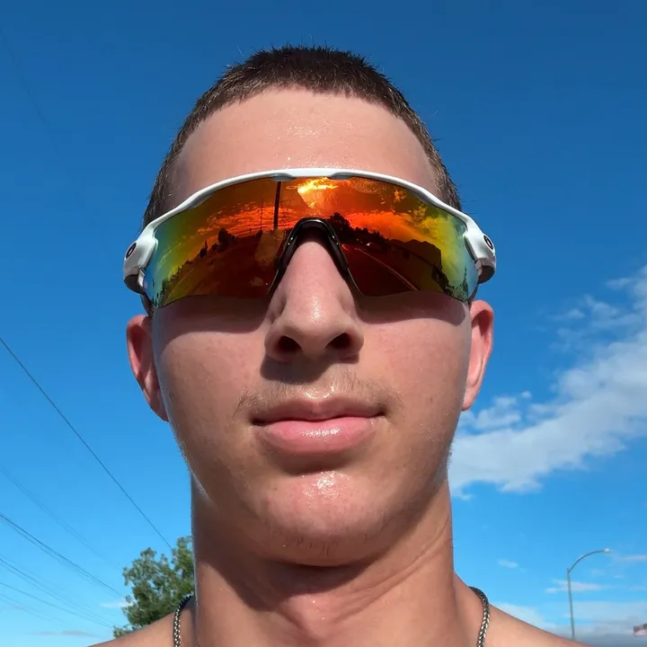 _guywithsunglasses_