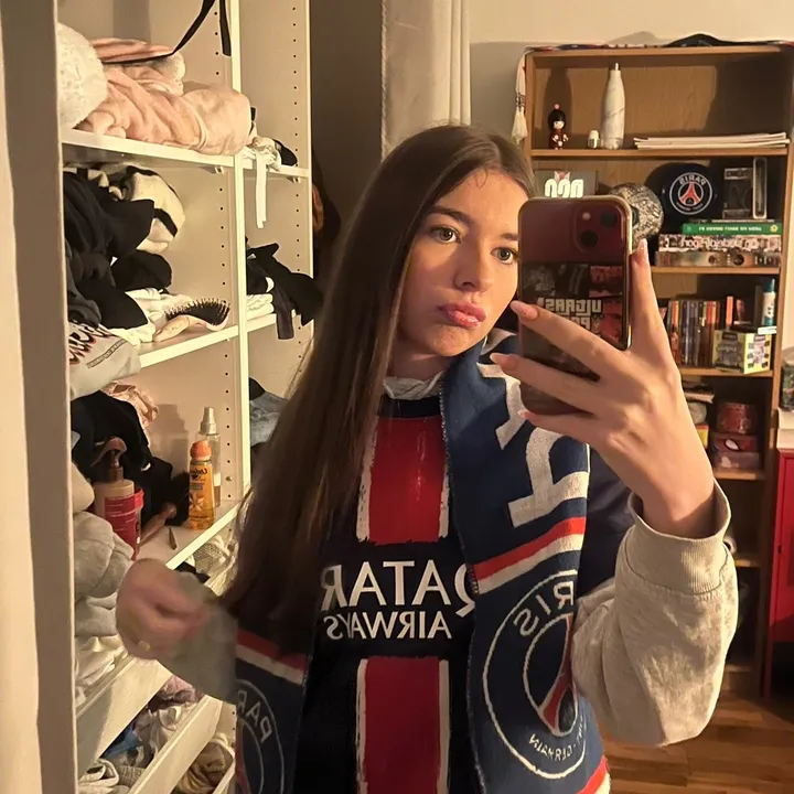 @chloelach_