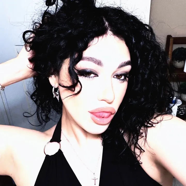 @saylahernandez