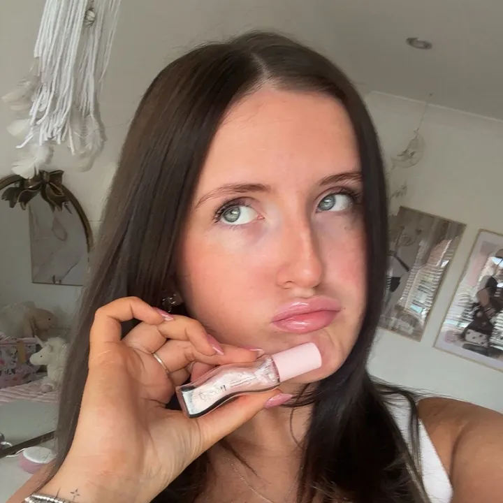 @annierosej