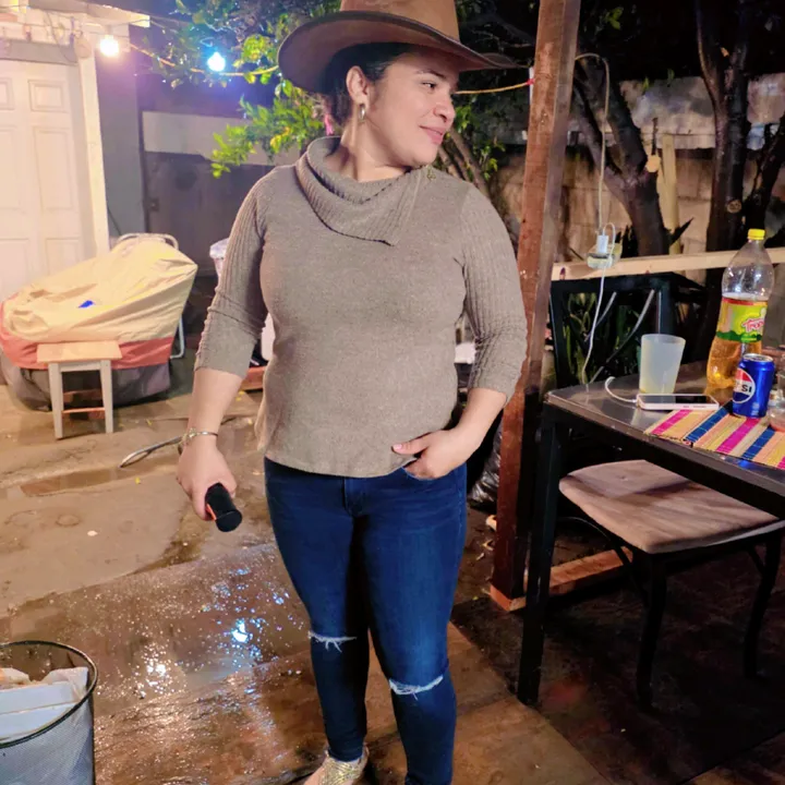 danira.urbina