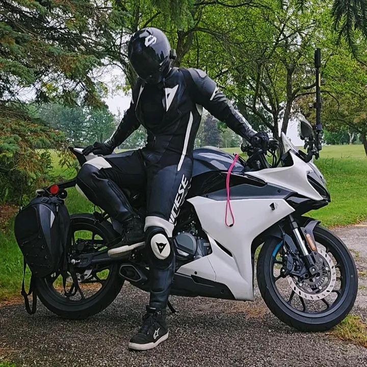 @lustyxmoto