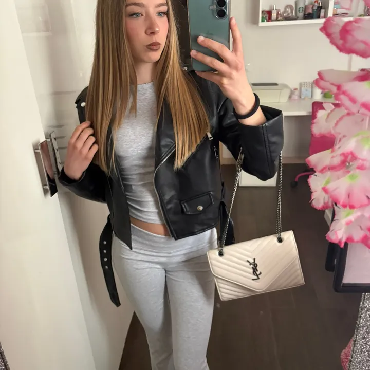@laraspeggiorin