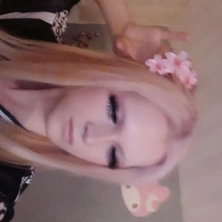 @charlie_d0ll