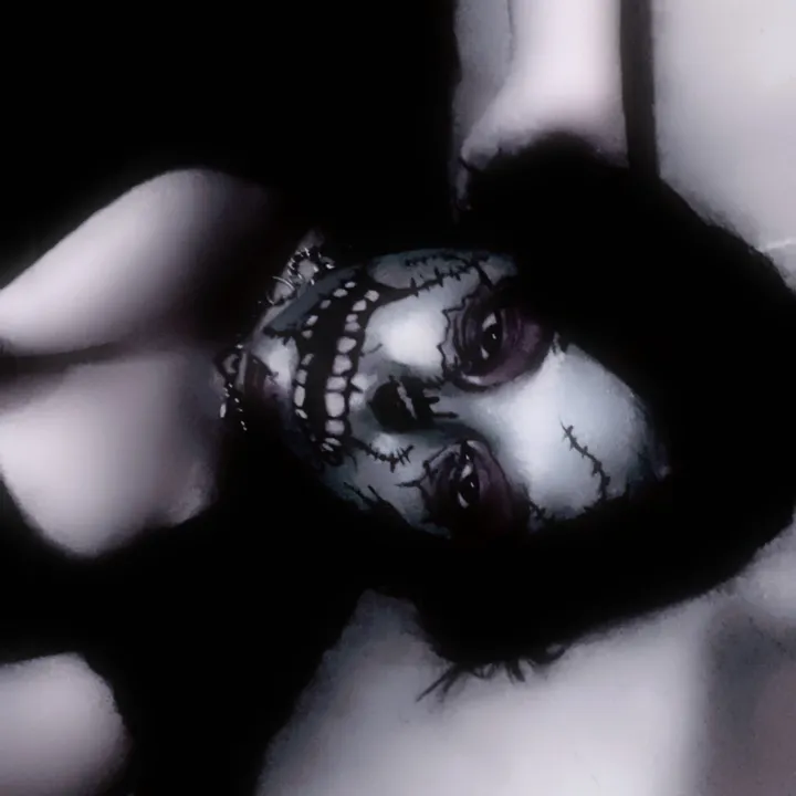 @living.dead.girl.7