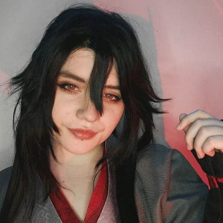 ray.does.cosplay