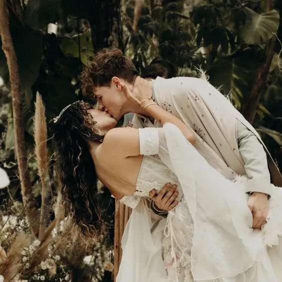 @andreaandlewis