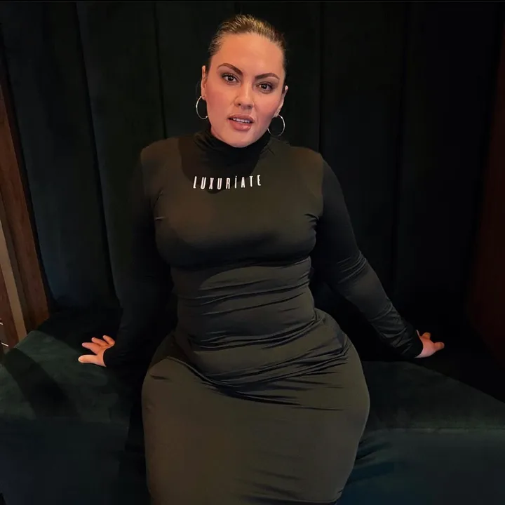 @selena_loca44