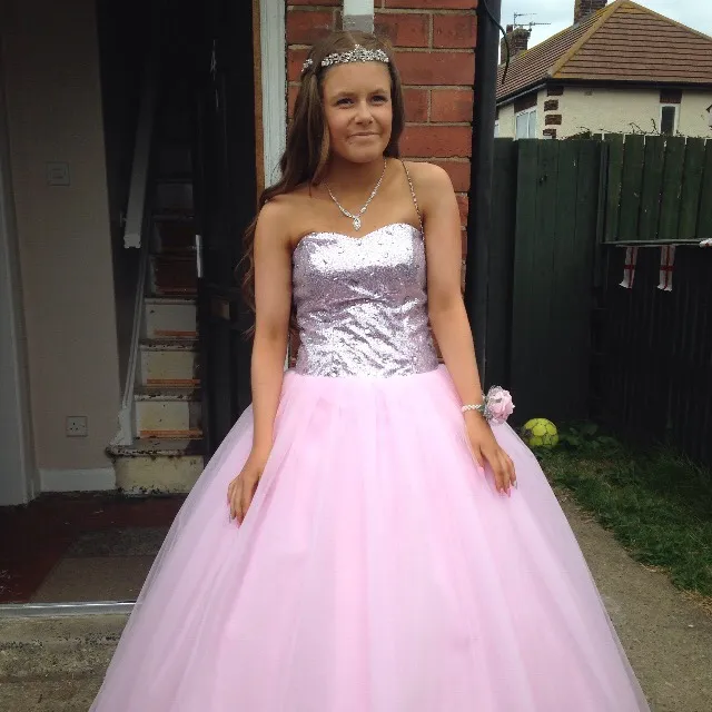 @chloearnett9