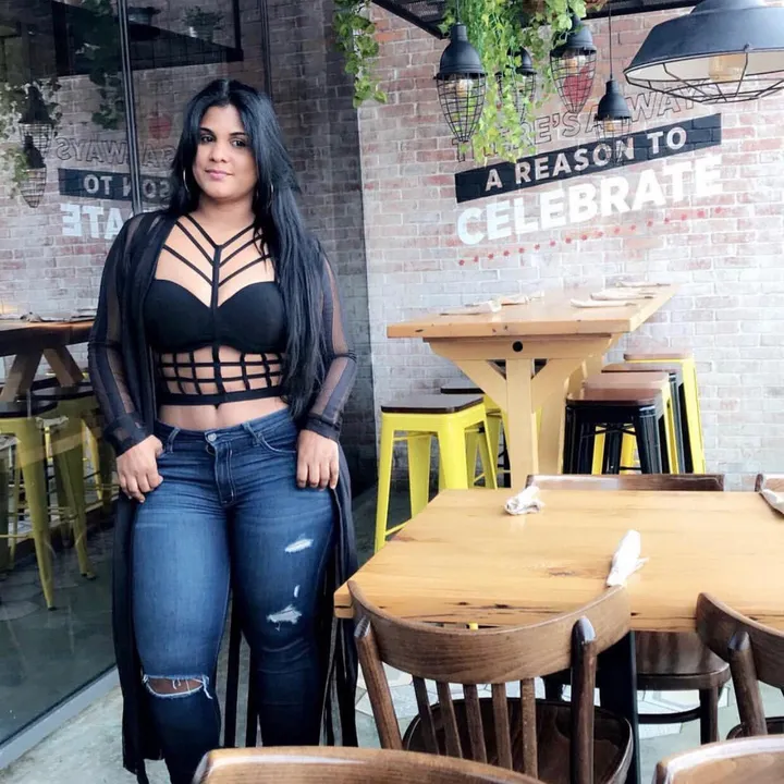 lachicadelasfajas01