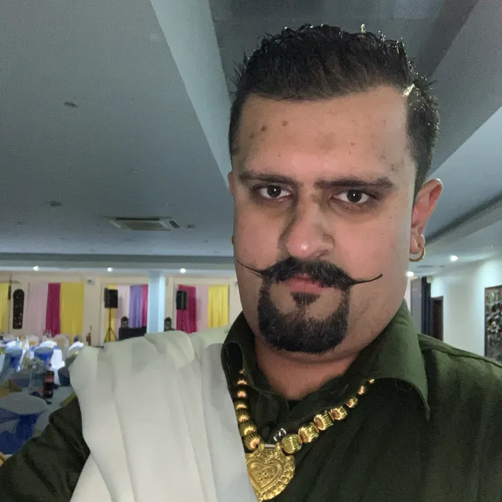 mani_moga