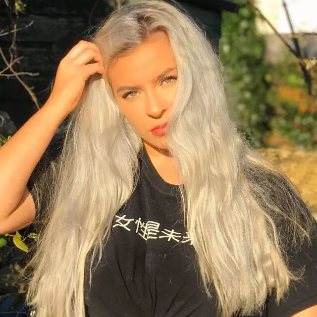 @chescaroon