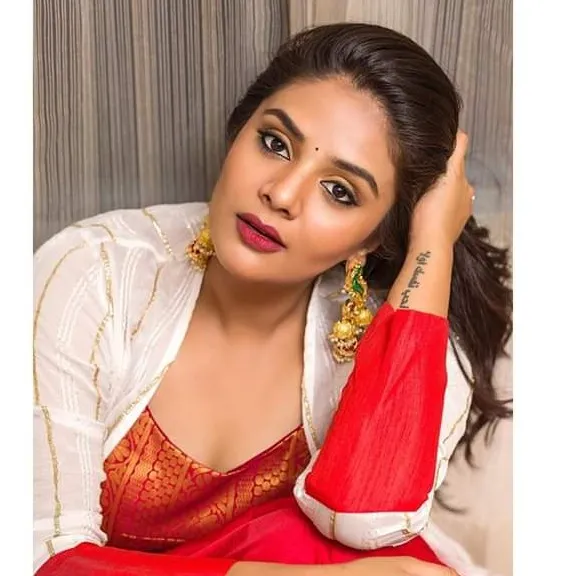 sreemukhi_fans