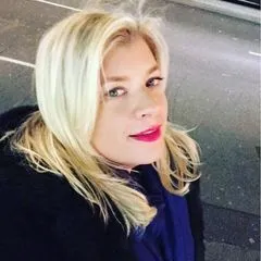 @hollstarlife