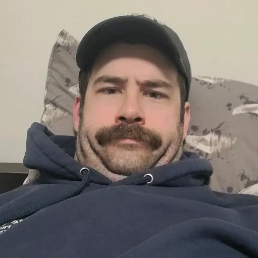 johnqueertractorco