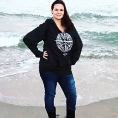 @sashacurves