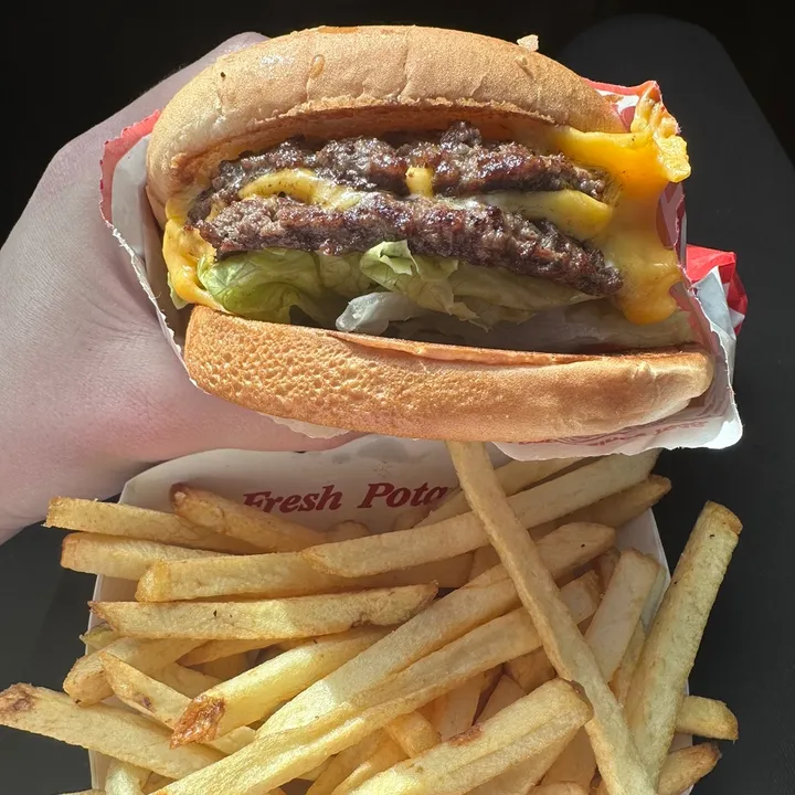 @travelingfoodreviews
