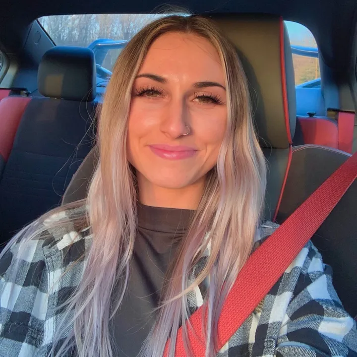 carly_bach