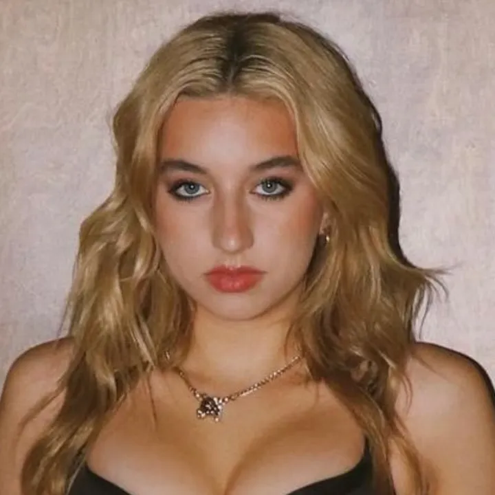 @_carolinebyron