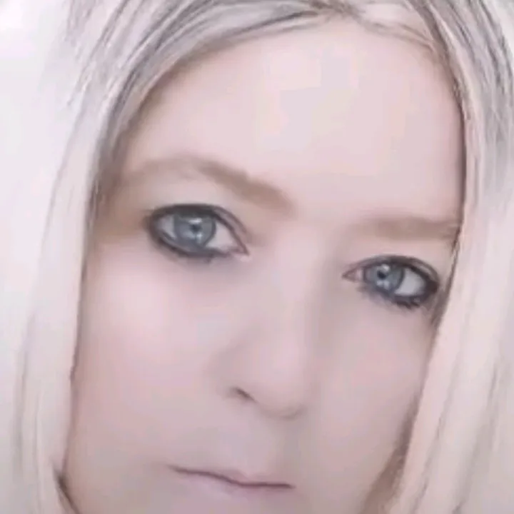 mistyblueeyes082
