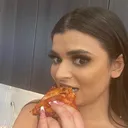@adelaguerra.tv