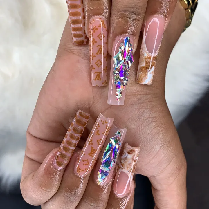 @khoyanebeauty