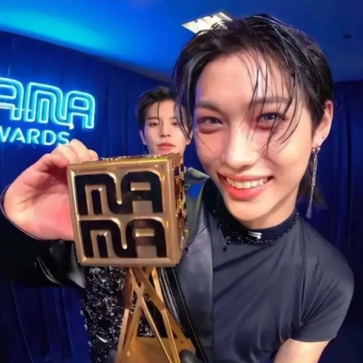 hyunjins.pinkytoe