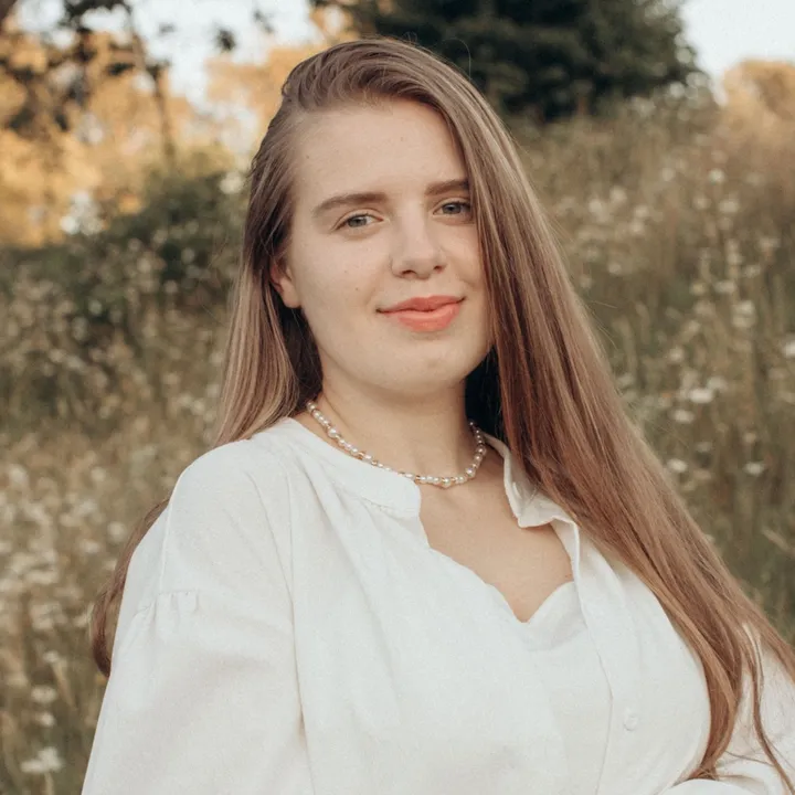elina.poliak