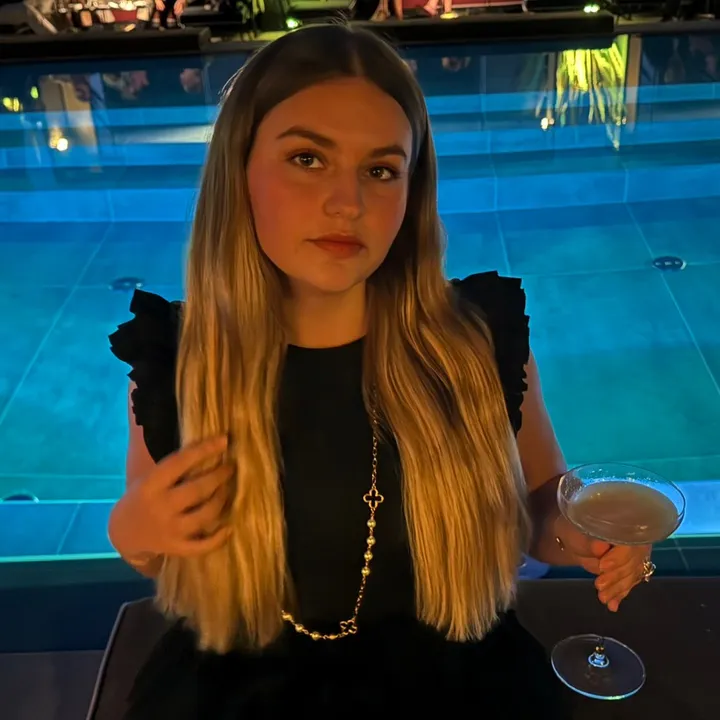 elisa_.r