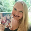 @authorelliewade