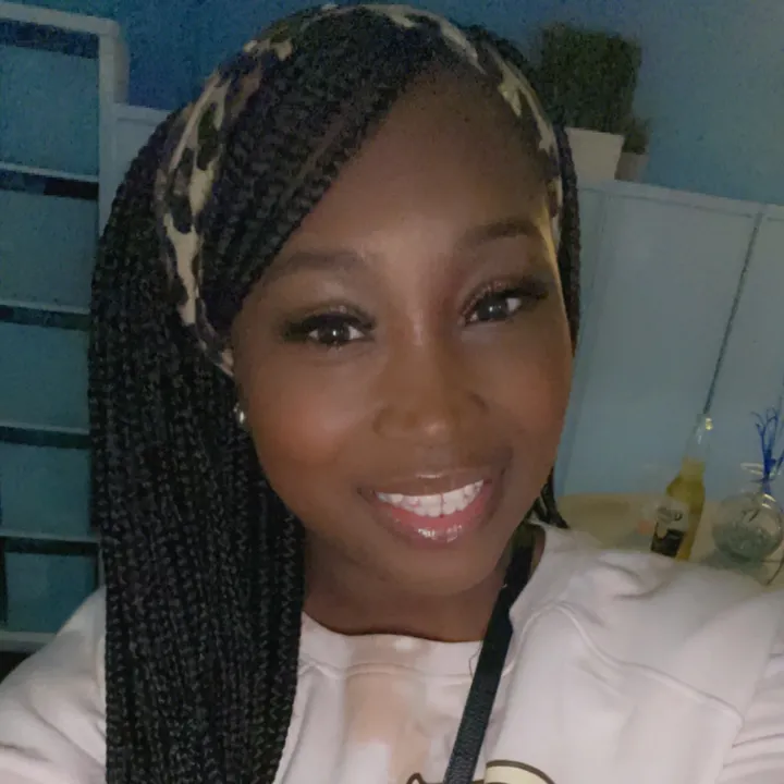@findingdominique