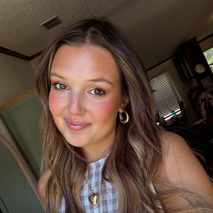 @corinneelise_