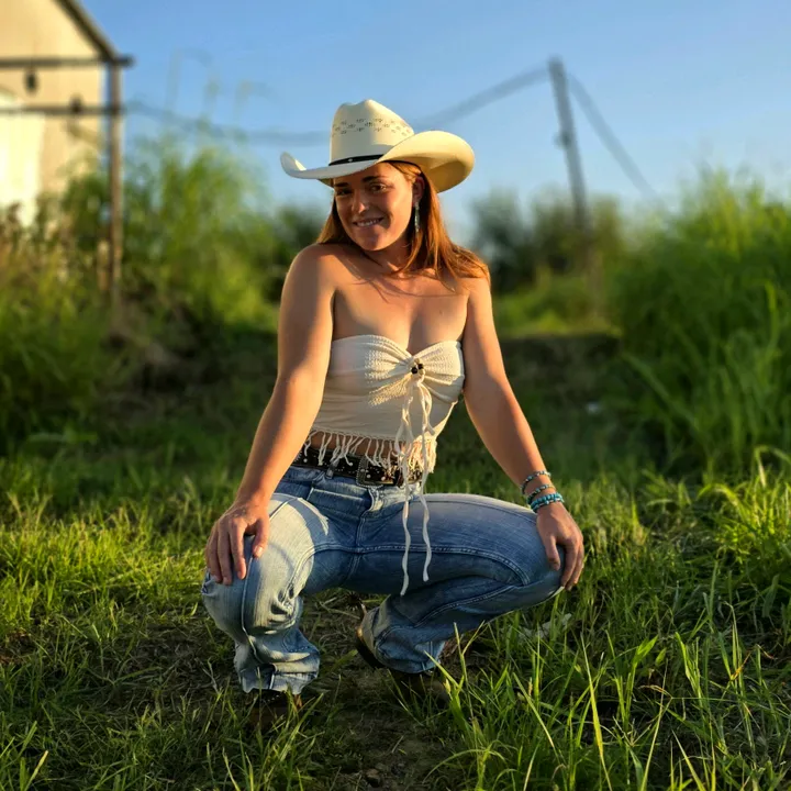red.bush.farmgirl