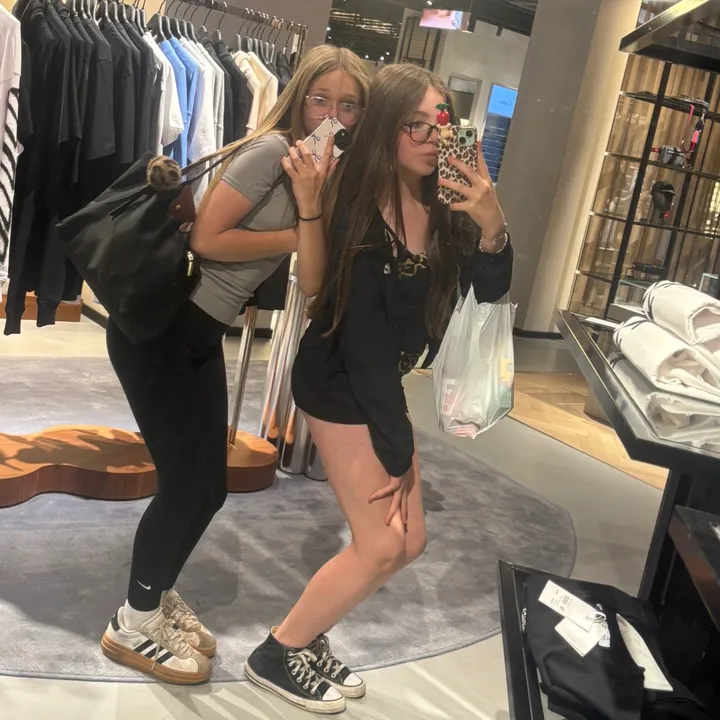 @8_chloe_6