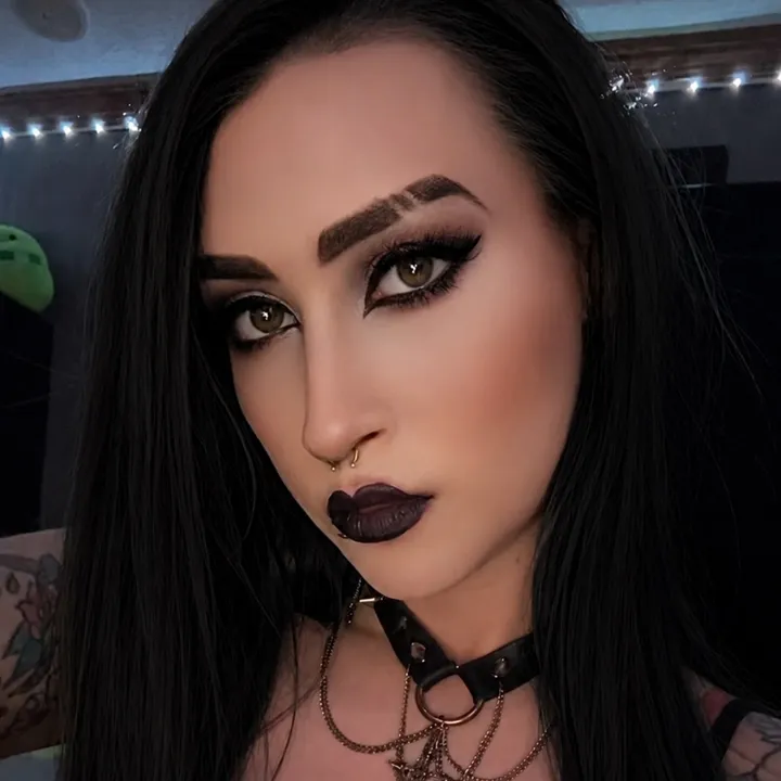 @enviousshadoww