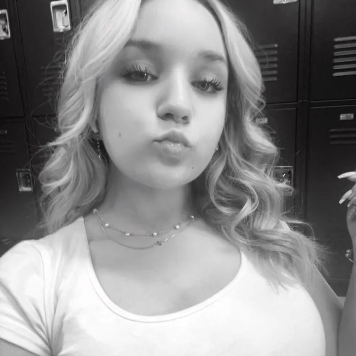 @zoeys.super.secret.acc_