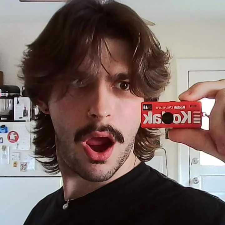 @darrenislate