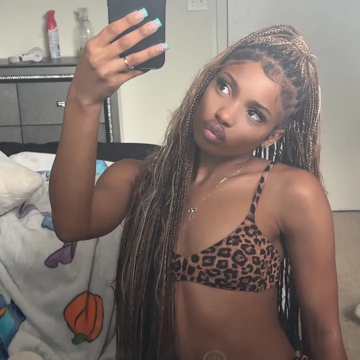 @kennaniicolee