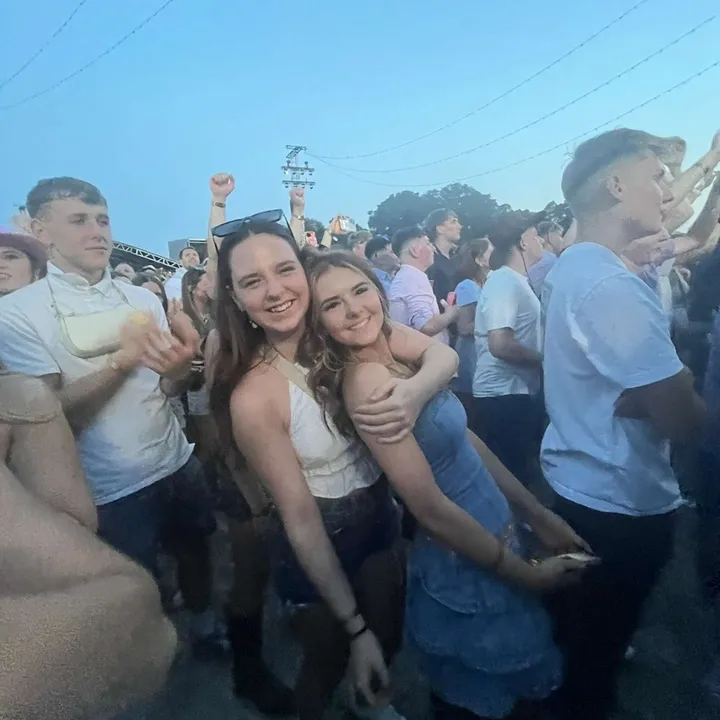 @lauraxmurphy