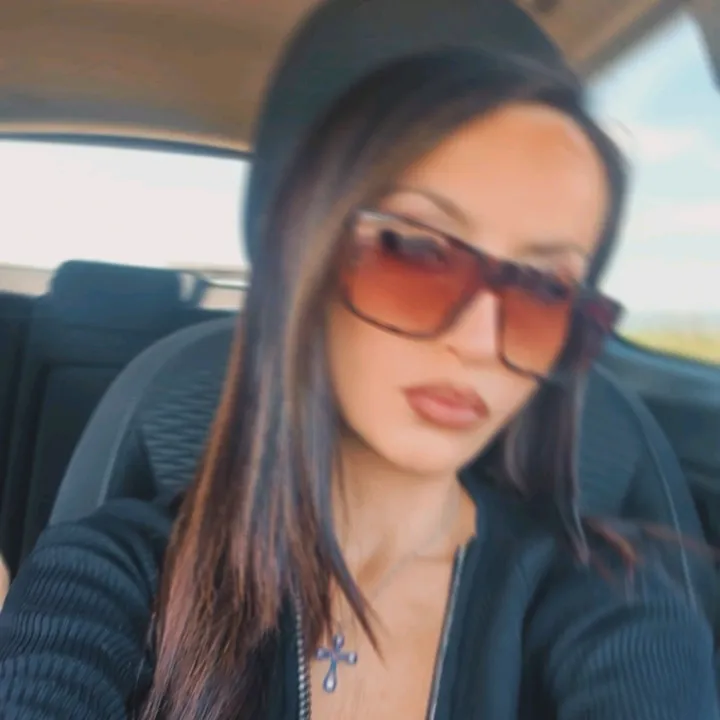 @tizianarebelgirl