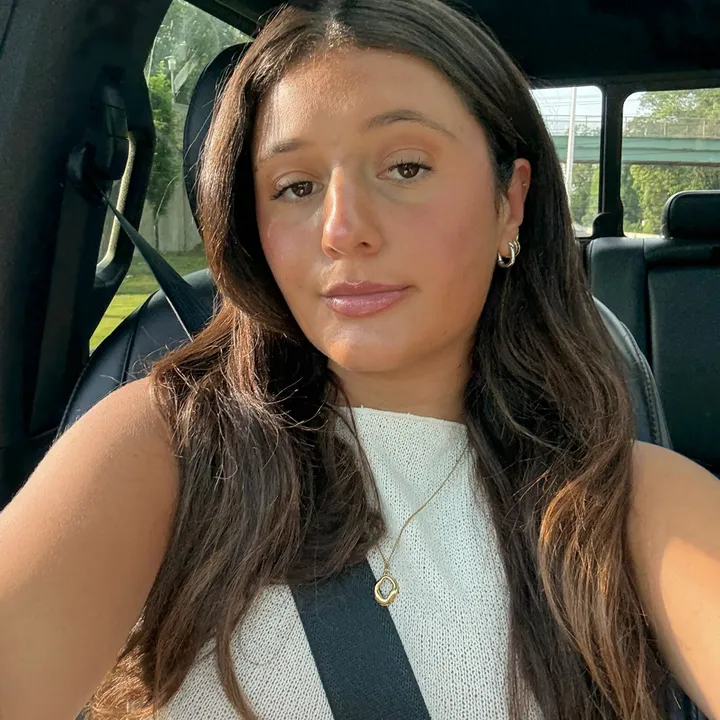 @izzyymarrone