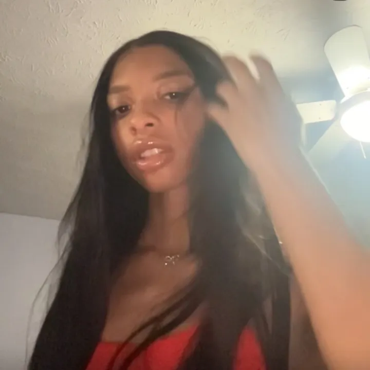 @hillaryywhitee