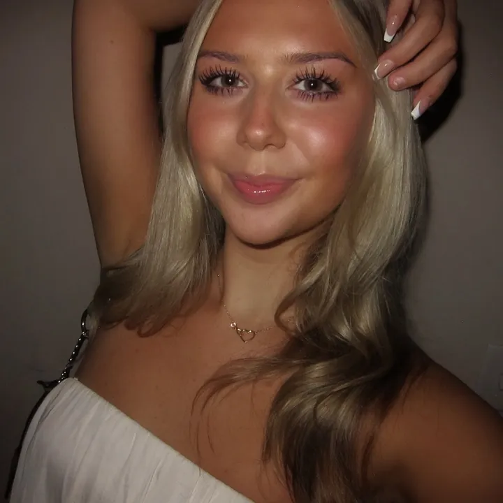 @caitlin.urzendowski