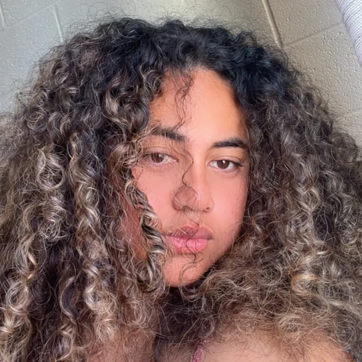 lealaroslynn